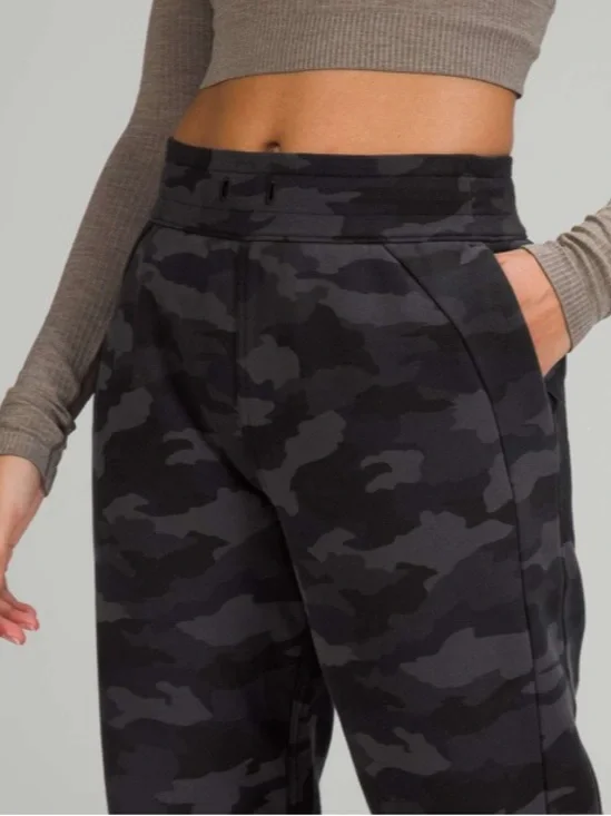 Lululemon Scuba High-Rise Jogger
7/8 Length Heritage 365 Camo Deep Coal Multi - Picture 4 of 13